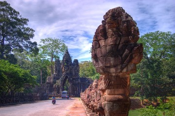 ナーガとバイヨン南門