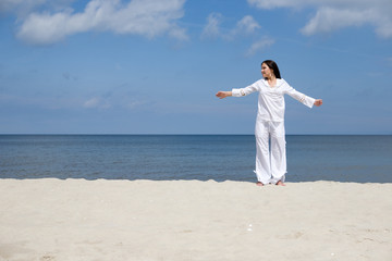 Fototapeta na wymiar attractive brunette woman relaxing on the beach
