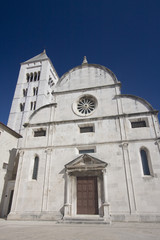 Fototapeta na wymiar kościół i dzwonnica