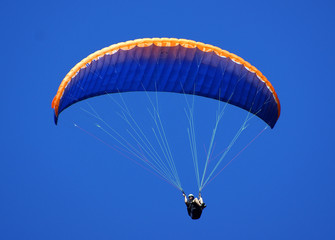 parapente bleu
