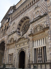 Fototapeta na wymiar Kościół Santa Maria w Bergamo (Włochy) -2