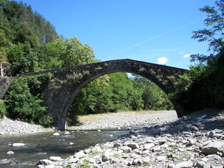 Ponte medievale di Castruccio Toscana
