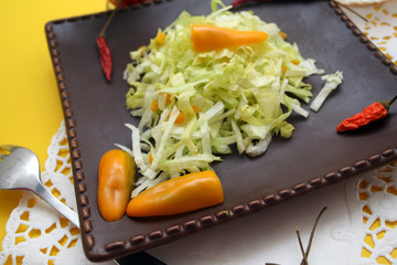 Salat mit frischen Chilies
