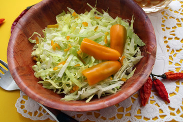 Salat mit frischen Chilies