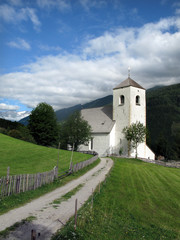 Fototapeta na wymiar Kirche in Tirol