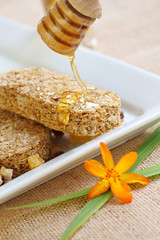 wheat biscuits drizzled with honey and fruit