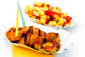 deutsche curry-wurst-freigestellt auf weiss