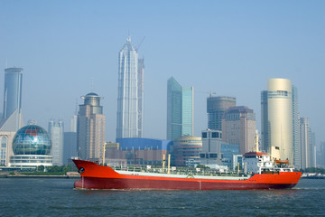 Naklejka premium Red Ship with Shanghai