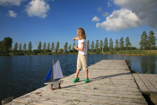 enfant lac volier