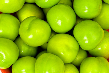 Green apples arranged on the market stand