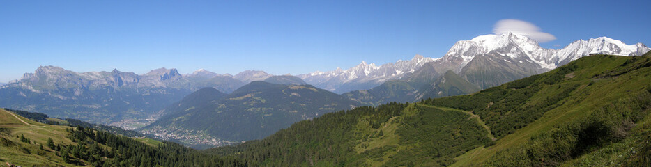 Vue panoramique chaines du Mont Blanc et des Fiz