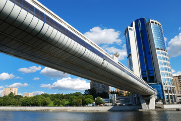 Obraz premium Modern office building & bridge