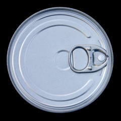 couvercle de boîte de conserve sur fond noir