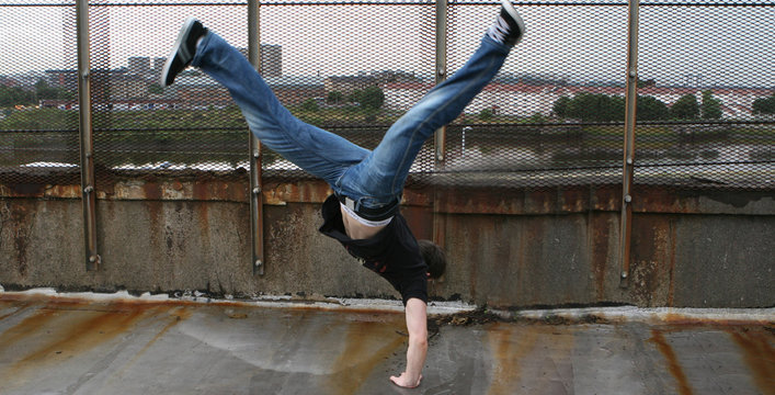 One handed handstand