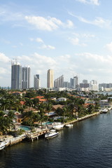 Fototapeta na wymiar Birdeye widok Sunny Isles i Miami Beach