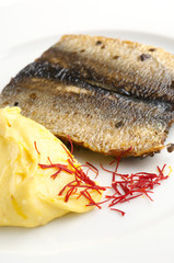 Grilled fish with mashed potatoes