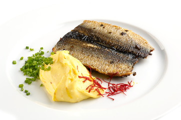 Grilled fish with mashed potatoes - 8992743