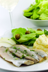 matjes filet - hering -mit kartoffeln,salat,wein