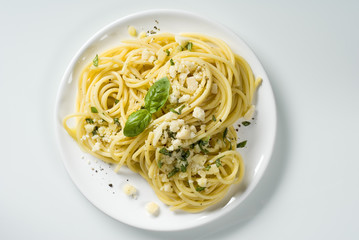 Spaghetti with cheese and basil