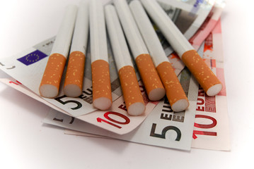 cigarette et billets