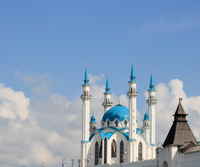 Fototapeta na wymiar Old kremlin and mosque. Kazan , Russia