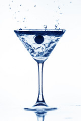 alcohol martini splash mixed cocktail