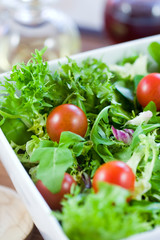 Green salad with tomatoes, olive oil and vinegar