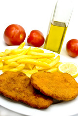 schnitzel -paniert mit pommes frites