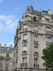Fototapeta na wymiar old building in paris3