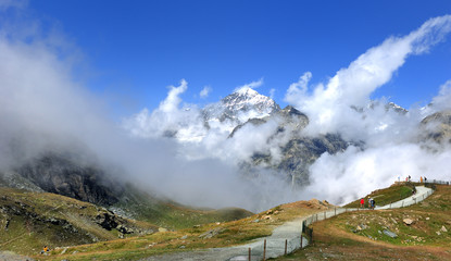 Alpes valaisannes dans la brume - Suisse