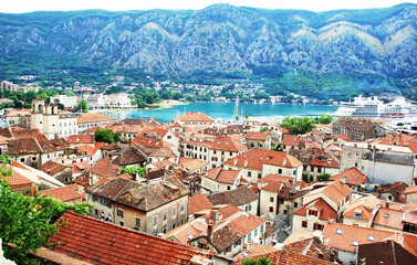 Fototapeta na wymiar Stare miasto Kotor w Czarnogórze