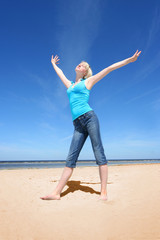 Obraz premium beautiful young girl on the beach