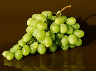 bunch of white grapes