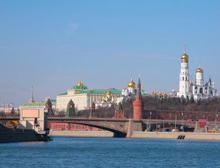Obraz premium view to Kremlin with Moscow - rivers