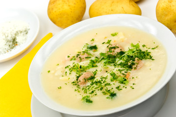 Kartoffel-Krem-Suppe mit Fleischbällchen