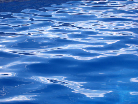 Eau bleue et reflets