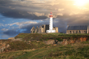 faro sull'oceano