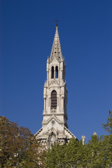 Fototapeta na wymiar le clocher de l'église sainte-perpétue à Nîmes
