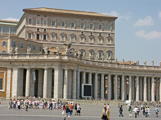 Fototapeta na wymiar pod oknami Papieża