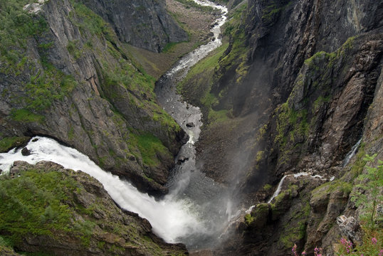 Wasserfall am Westrand der Hardangervidda in Eidfjord