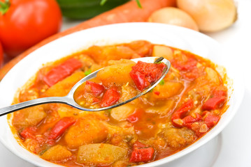 Gemüse Suppe -Auflauf-mit Paprika-Streifen