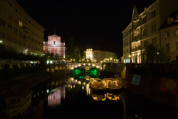 Fototapeta na wymiar Ljubljana Nocturna