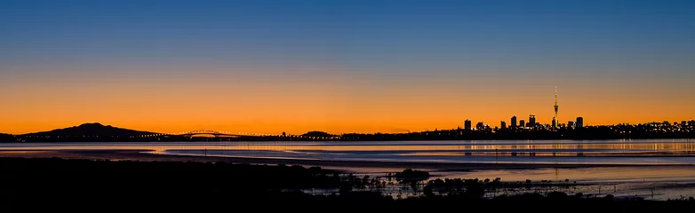 Foto op Canvas Auckland City Panorama bij zonsopgang © Matthew Jones