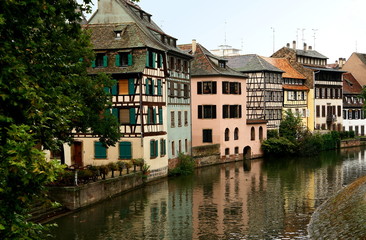 Fototapeta na wymiar drewniany dom, mała Strasburg Francja