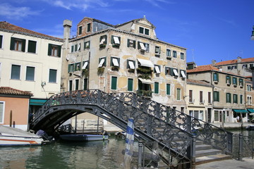Fototapeta na wymiar Most dzielnicy getta w Wenecji