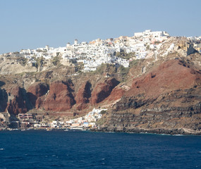 Fototapeta na wymiar Oia - wioska na szczycie klifu, Santorini, Grecja