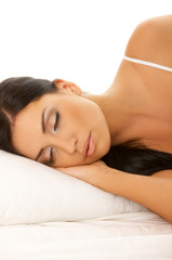 Obraz premium Portrait of 20-25 years old beautiful woman on white bed