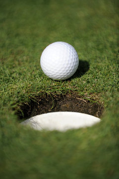 golfball close to the hole