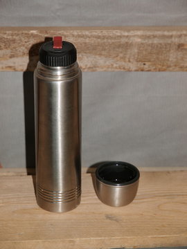 Thermoskanne mit Aufsatz