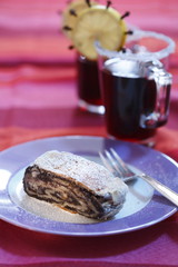 Heißgetränk und Kuchen